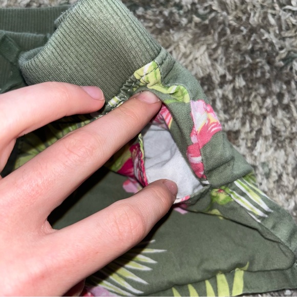 Place girls size 5 tropical themed shorts - Picture 4 of 6